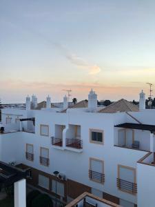 Cabanas de Tavira Gomeira, 2 bedroom, 3 terraced Penthouse with Seaview, 300m from the Sea