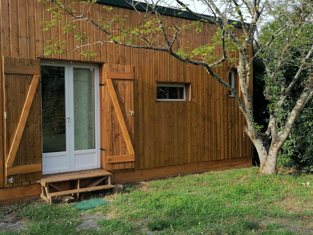 CABANE EN BOIS AU COEUR DU VILLAGE 41 Avenue de Mercade, 33880 Saint-Caprais-de-Bordeaux