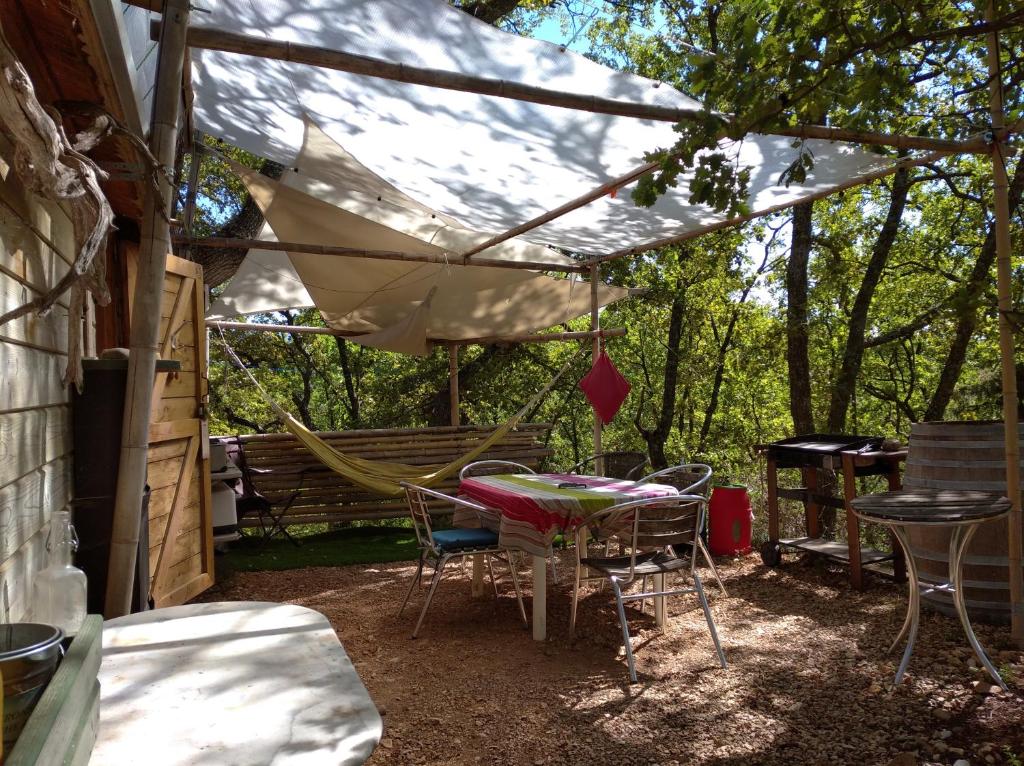 Appartement Cabane sous les Chênes campagne des fabres 04500 Montagnac