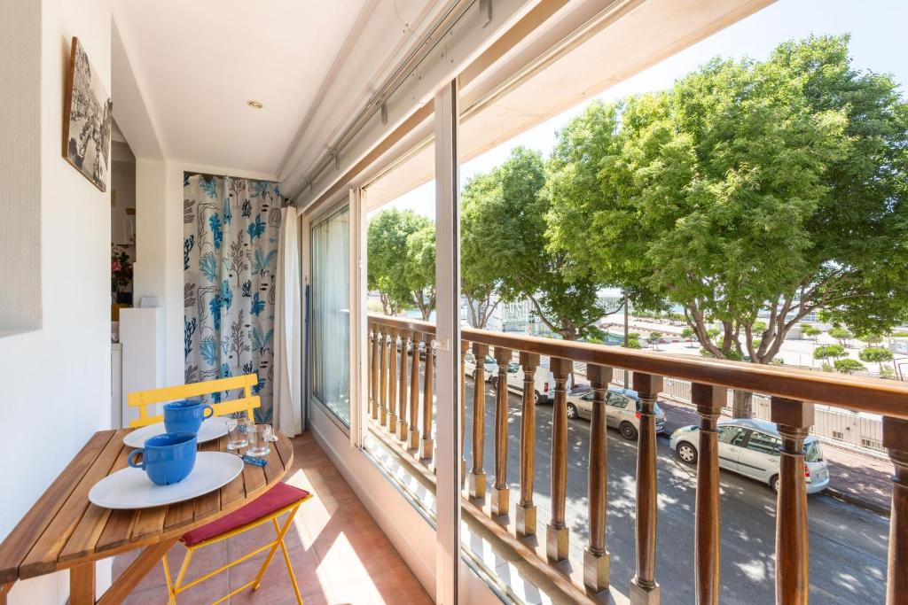 Appartement CABINE 56 - Comme une cabine de Bateau à l'entrée du Port 13 Square Protis 13002 Marseille
