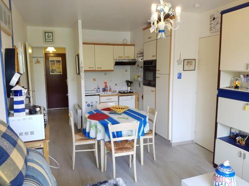 Appartement Appartement Cabourg, 2 pièces, 4 personnes - FR-1-487-157 13 avenue de la divette Résidence Le Sporting Bâtiment 2 Cabourg