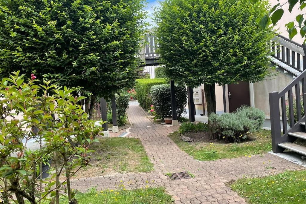 Cabourg au Grand Palmier Appartement T2 31 Avenue Charles De Gaulle, Residence Les Christophines M10, 14390 Cabourg