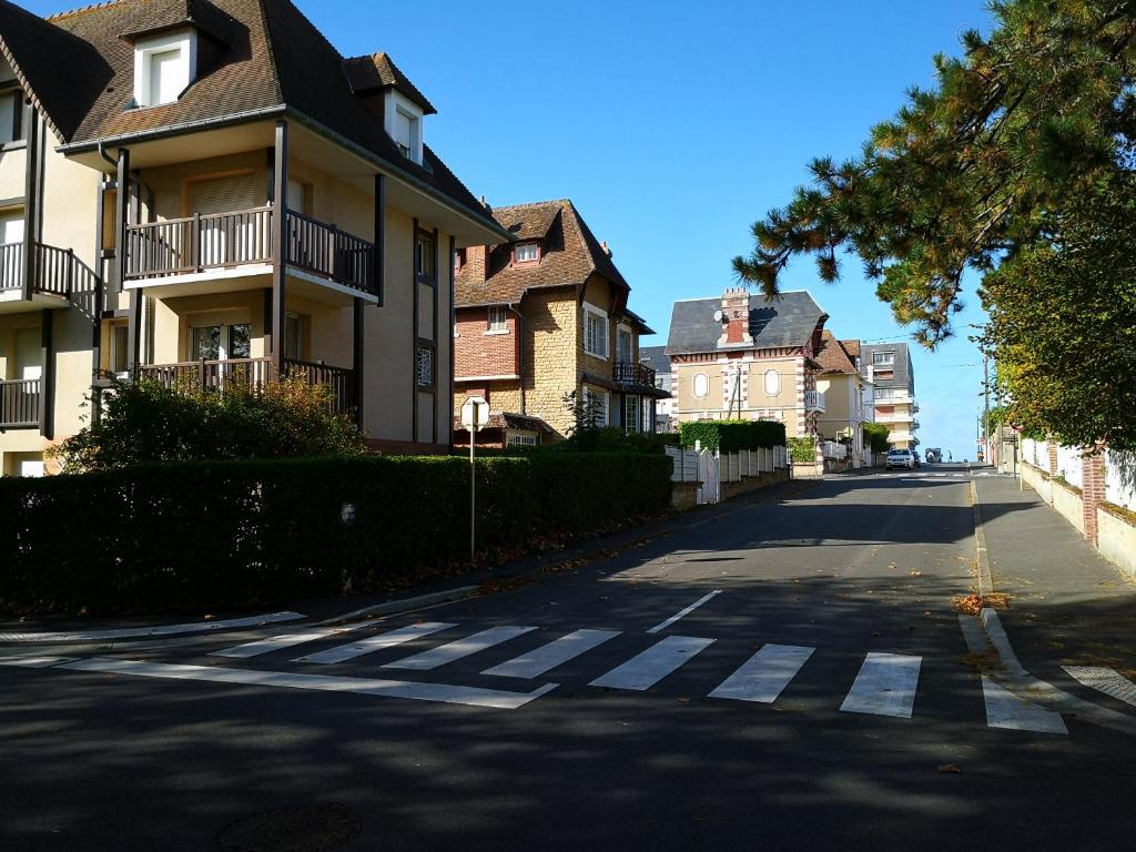 Appartement Cabourg Résidence LES GEMEAUX 1er gauche 19 Place Marcel Proust 14390 Cabourg