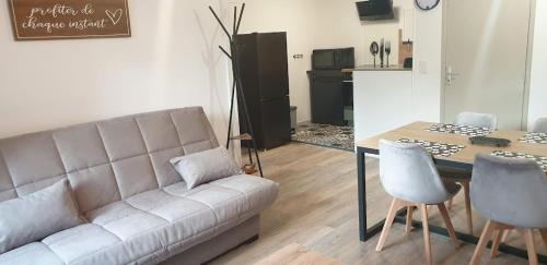 Appartement Cadurci 2 - Superbe appartement, climatisé avec balcon- Wifi 78 Place des Cadurques 46110 Vayrac Midi-Pyrénées