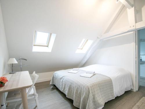 Calm and comfortable apartment in Bayeux, 9km from the beach