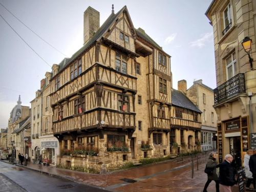 Calm and comfortable apartment in Bayeux, 9km from the beach