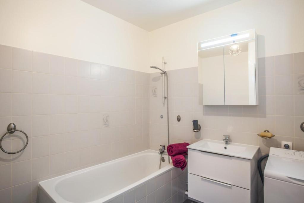 Calm flat w garage and balcony on the riverside in Annecy center - Welkeys 17 avenue du Thiou, 74000 Annecy