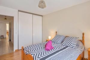 Calm flat w garage and balcony on the riverside in Annecy center - Welkeys