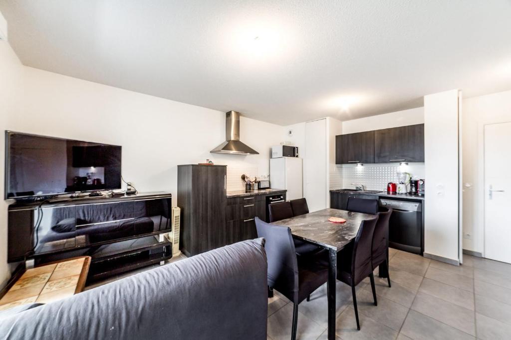Calm with terrace 10 min from Lyon center 26 Rue Charles Porcher, 69009 Lyon