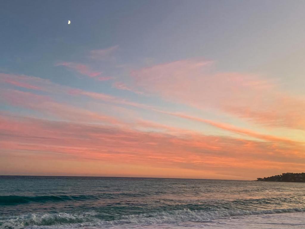 Calme et Plages 17 Porte de France, 06500 Menton