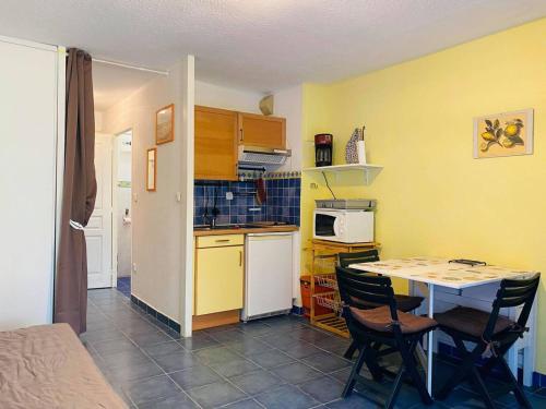Appartement Appartement Calvi, 1 pièce, 4 personnes - FR-1-63-285 Résidence du Golfe Bâtiment F Route de Pagliazze Calvi