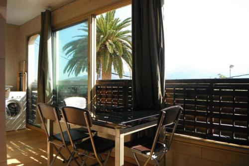 CALVI, appartement 4 personnes, centre ville, 200m de la plage, vue mer