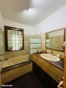 CALVI, appartement 4 personnes, centre ville, 200m de la plage, vue mer