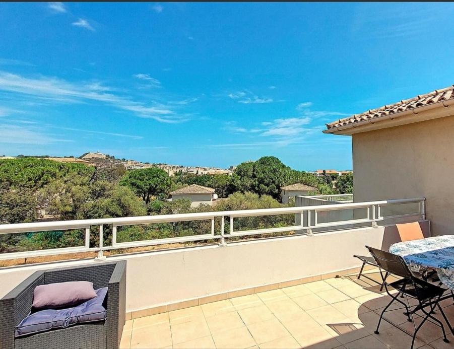 Appartement CALVI, T3 -50m2 lumineux, 2 chbre, 4 pers, terrasse 20m2 sans vis à vis, parking Chemin de Rondoli 20260 Calvi