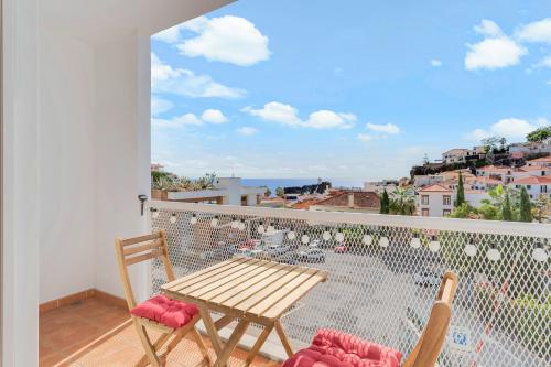 Camara de Lobos Apartment by HR Madeira