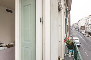 Camões Flat w/ AC & Balcony by LovelyStay