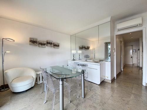 Appartement Appartement Cannes, 2 pièces, 4 personnes - FR-1-470-9 80 BOULEVARD DE LA CROISETTE LE REGENT, H1 REGENT Cannes