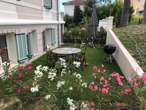 Cannes 2 pieces de 49 m2 ,piscine. Jardin privatif