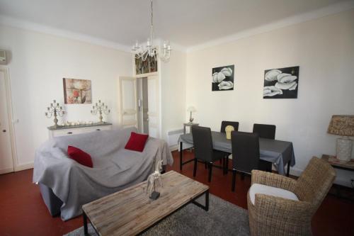 Cannes 3 PIECES RUE D'ANTIBES