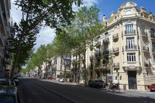 CANNES - À DEUX PAS DU PALAIS DES FESTIVALS