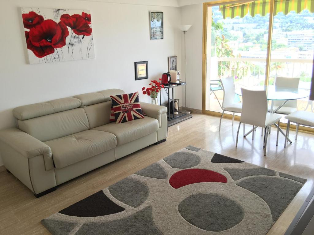 Appartement Cannes: Agréable 2 pièces vue mer panoramique Le Chevreuse 17 Rue Léon Noël 06400 Cannes