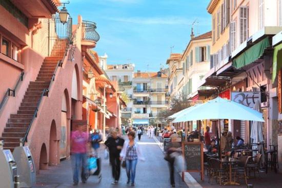 Cannes au coeur de forville 5 Rue des Halles, 06400 Cannes