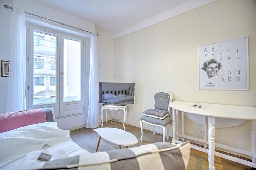 Cannes Carré d'Or Cozy 1 BR w balcony - 2 Pax - Croisette Palais 1 mn walk