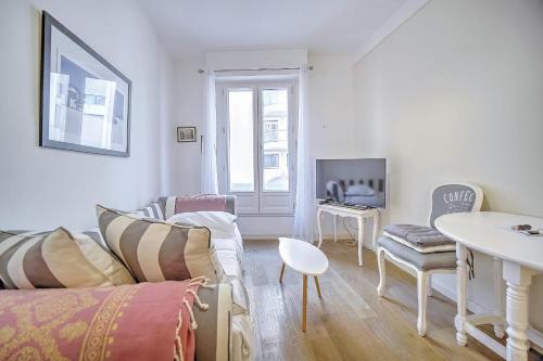 Cannes Carré d'Or Cozy 1 BR w balcony - 2 Pax - Croisette Palais 1 mn walk