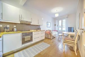 Cannes Carré d'Or Cozy 1 BR w balcony - 2 Pax - Croisette Palais 1 mn walk
