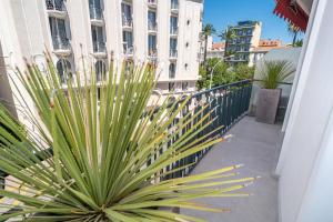 Appartement Cannes Center La Croisette Splendid 2 BR in premium residence gardens and balcony by Olam Properties Rond Point Duboys d'Angers Entrée 1 06400 Cannes Provence-Alpes-Côte d\'Azur