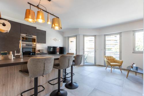 Cannes Center, Renovated Apartment with Balcony, Ideal for Holidays or Congress!