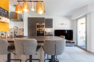 Cannes Center, Renovated Apartment with Balcony, Ideal for Holidays or Congress!