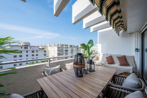 Cannes center superb two-bedroom apartment