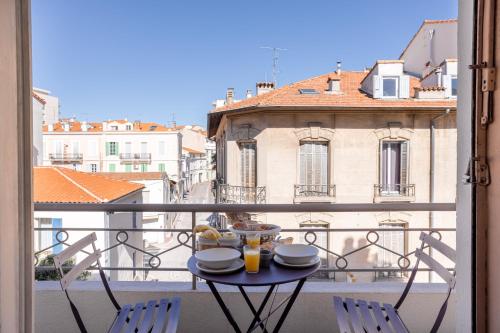 Cannes centre apartment with a balcony