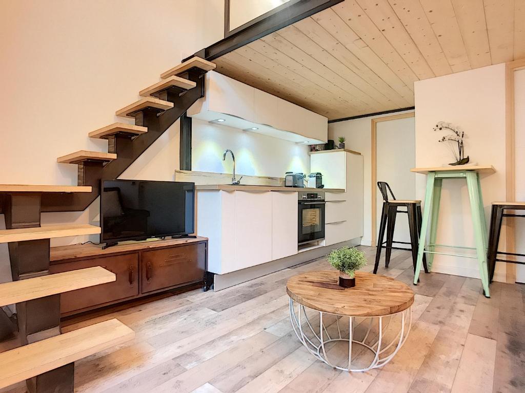 Cannes centre - Superb studio with mezzanine 17 Boulevard de Strasbourg, 06400 Cannes