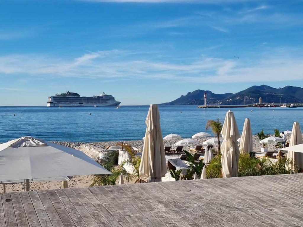 Cannes croisette 8 Avenue de Madrid, 06400 Cannes