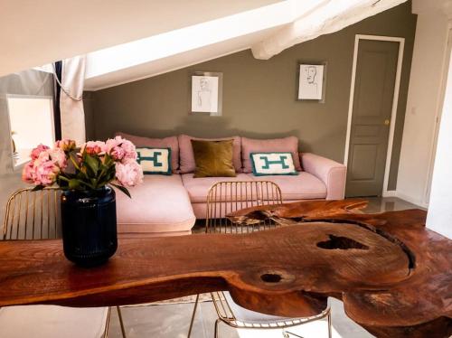 Cannes Croisette Gorgeous 1 Bedroom Apt AC Parking