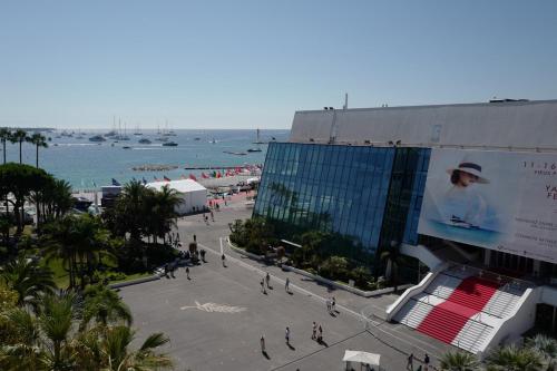 Cannes - Croisette - Palais des Festivals