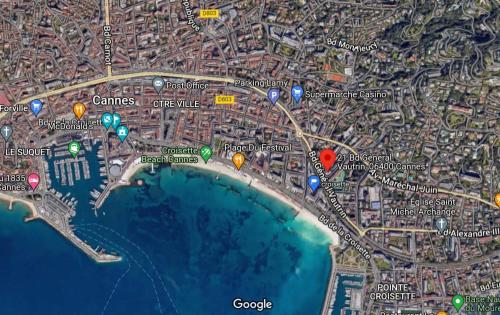 Cannes Croisette T2 derrière Martinez plage 3' à pied