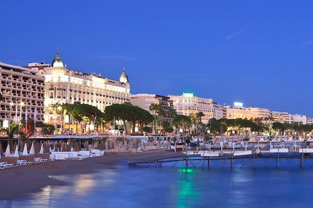 Cannes Film Festival Beach Apartment 25 Rue du Parc Alexandre III, 06400 Cannes
