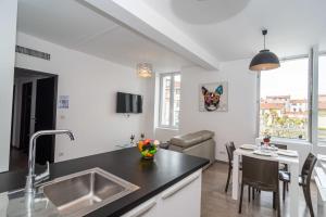 Cannes heart of town 2 BR Fully renovated - 4 6 pax - 5 mns to Palais