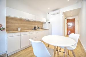 Appartement Cannes Heart of town Cozy bright warm & sunny studio by Olam Properties 1 rue des Mimosas 06400 Cannes Provence-Alpes-Côte d\'Azur