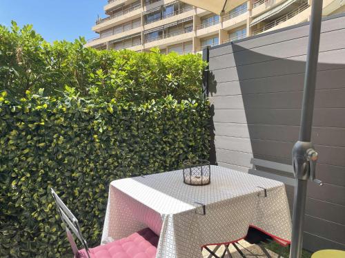 Appartement Appartement Cannes la Bocca, 1 pièce, 2 personnes - FR-1-609-68 19 Avenue Francis Tonner LA LICORNE - bat JUPITER Cannes