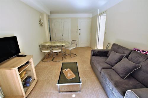Cannes located behind the Martinez Hotel at 50 meters to the Croisette