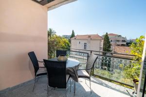 Appartement Cannes Luxurious duplex apartment - green & quiet environment centre 5 mns by Olam Properties 9 Avenue Windsor Villa Luna 06400 Cannes Provence-Alpes-Côte d\'Azur