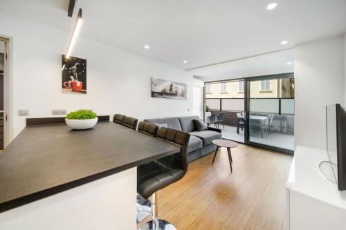 Cannes Luxury Rental - Croisette Apartment