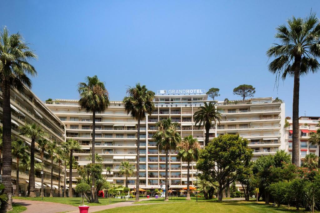 Appartement Cannes Luxury Rental - Stunning apartment with terrace to rent Grand Hotel 45 boulevard de la croisette 06400 Cannes