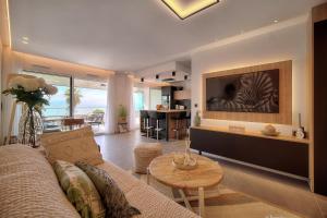 Cannes Luxury Rental - Stunning sea front apartment