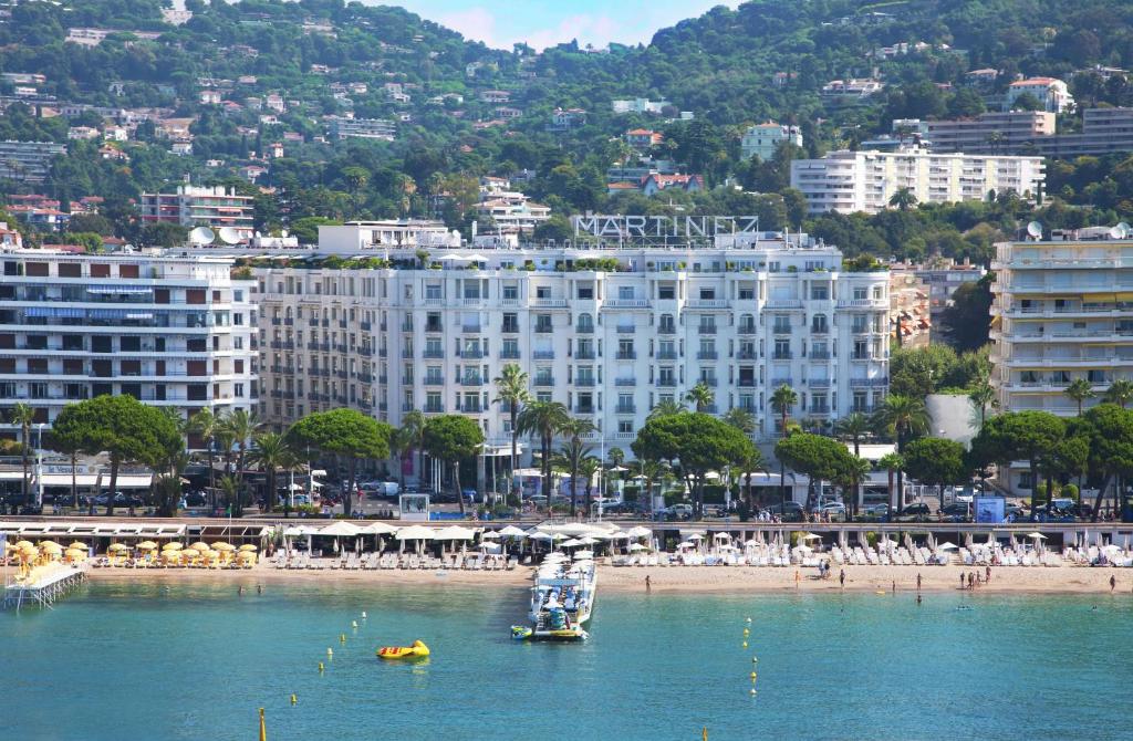 Cannes Martinez Croisette Beach 50m 14 Rue Latour-Maubourg, 06400 Cannes