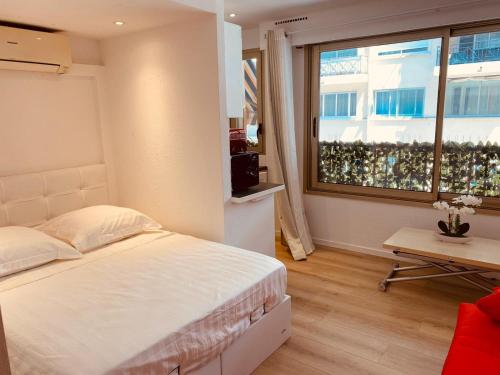 Cannes Martinez Croisette Beach 50m